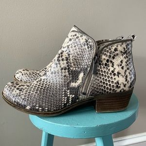 Lucky Brand Bartalino White Faux Snakeskin Zip Ankle Boots Women’s 38.5 / 8.5